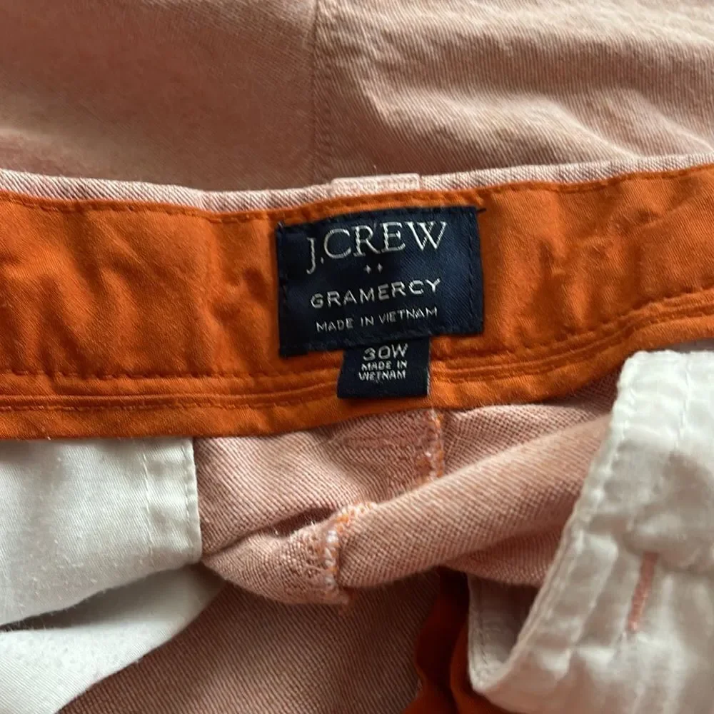 J. Crew Gramercy pastel orange oxford flat front shorts. Size 30. 100% cotton.